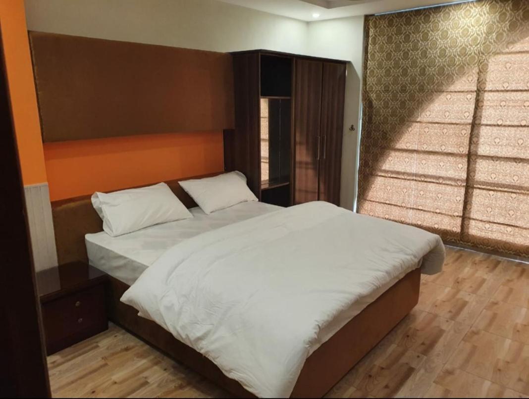Hak Mall Suites And Apartments Rawalpindi Eksteriør billede