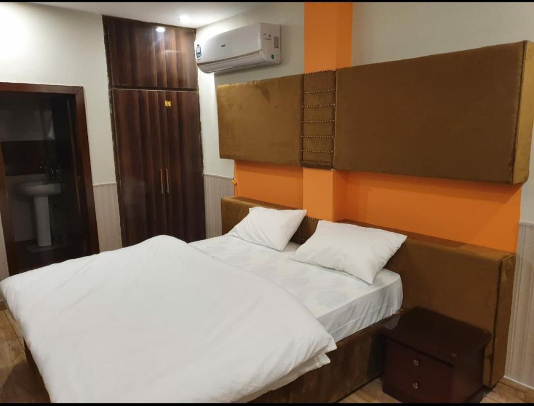 Hak Mall Suites And Apartments Rawalpindi Eksteriør billede