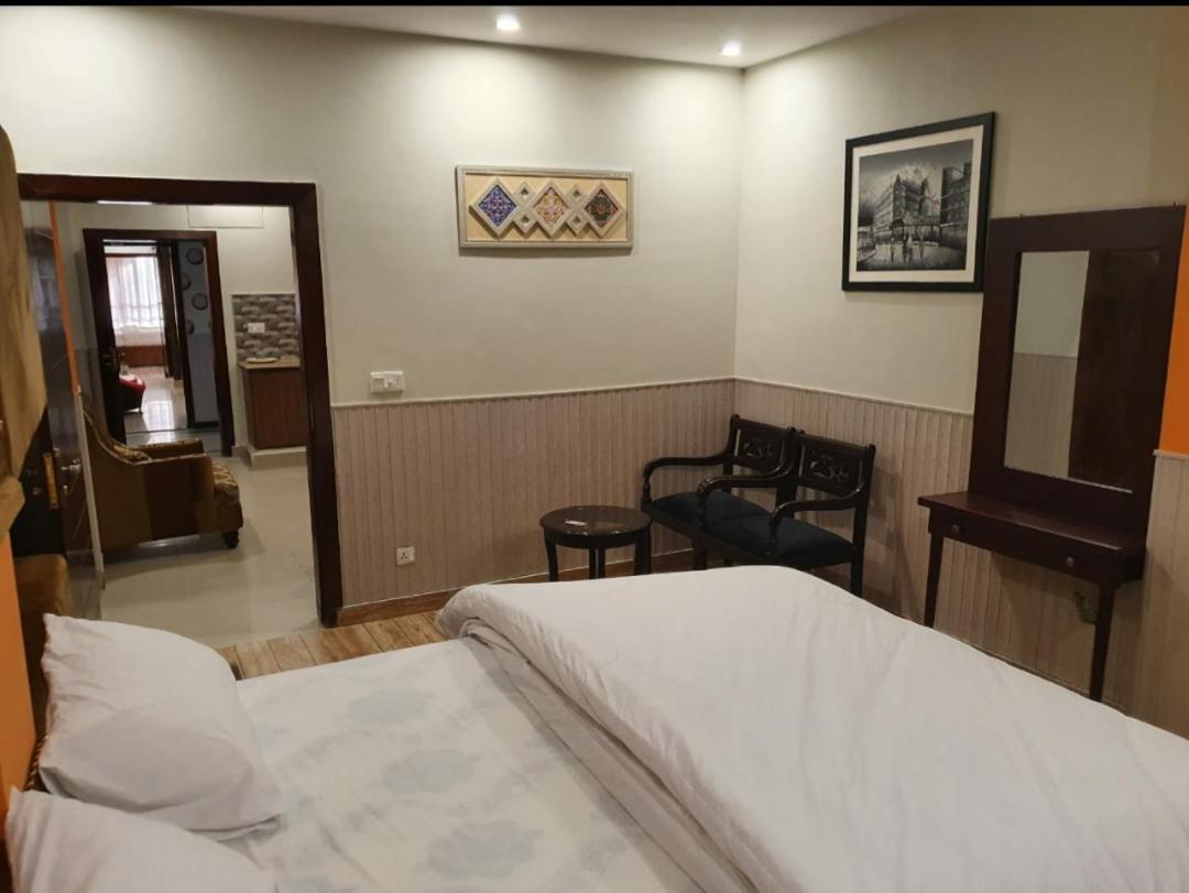 Hak Mall Suites And Apartments Rawalpindi Eksteriør billede