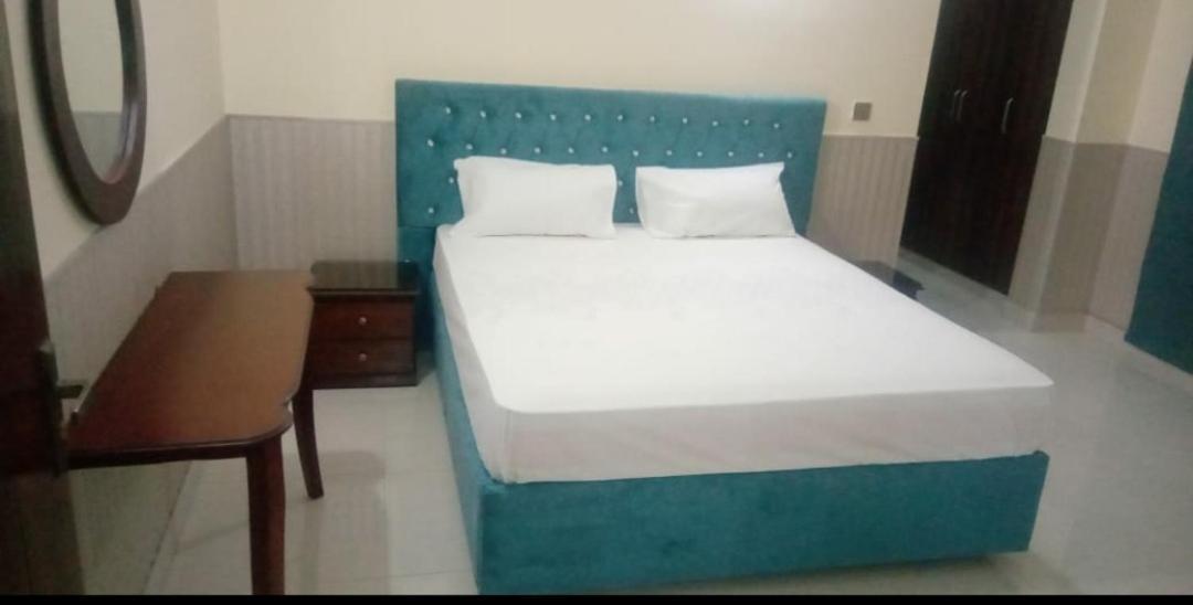 Hak Mall Suites And Apartments Rawalpindi Eksteriør billede