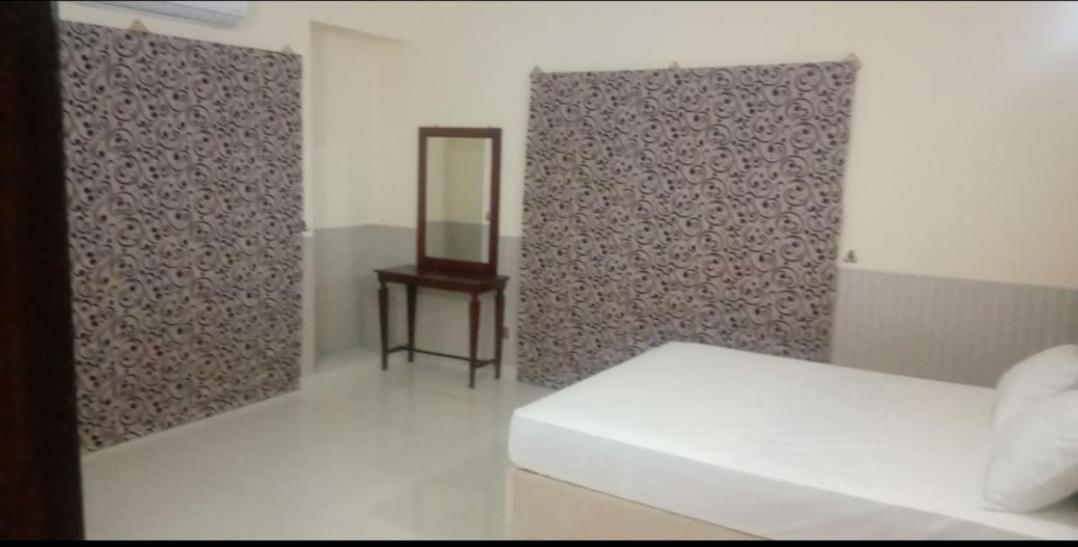 Hak Mall Suites And Apartments Rawalpindi Eksteriør billede
